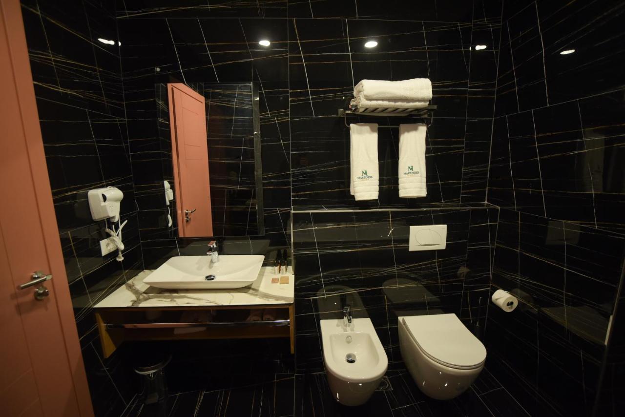 Martiness Hotel Дуррес Екстер'єр фото