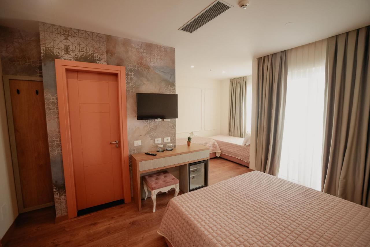Martiness Hotel Дуррес Екстер'єр фото