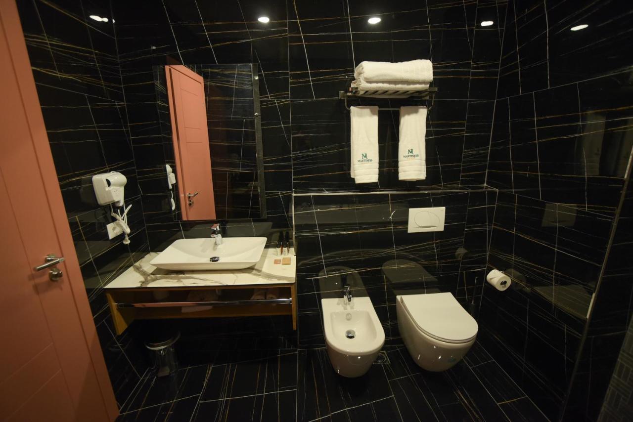 Martiness Hotel Дуррес Екстер'єр фото